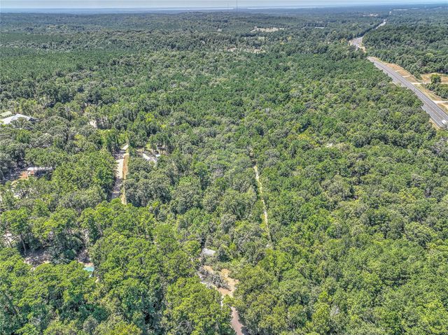 280 Crystal Lakes W, Livingston, TX 77351