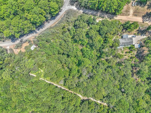 280 Crystal Lakes W, Livingston, TX 77351