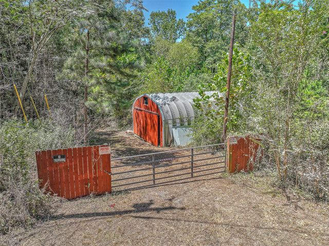 280 Crystal Lakes W, Livingston, TX 77351