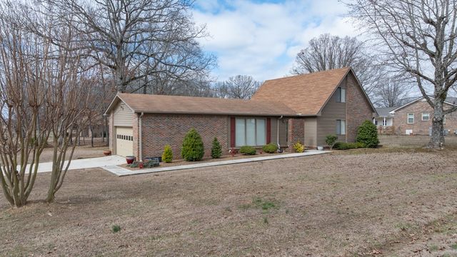 1002 N Beech Dr, Fayetteville, TN 37334