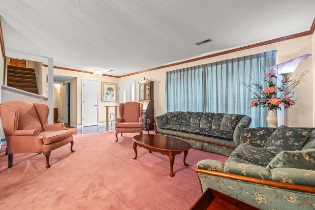 1002 N Beech Dr, Fayetteville, TN 37334