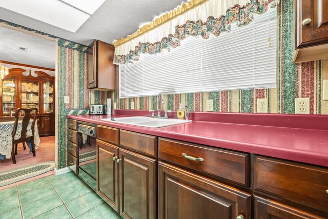 1002 N Beech Dr, Fayetteville, TN 37334