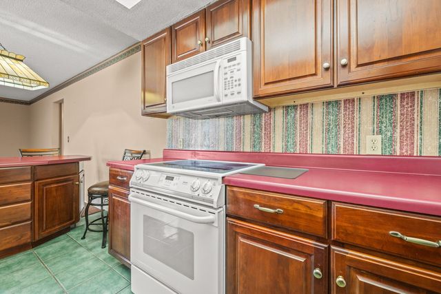 1002 N Beech Dr, Fayetteville, TN 37334