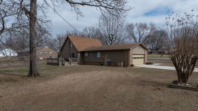 1002 N Beech Dr, Fayetteville, TN 37334