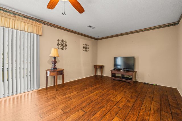 1002 N Beech Dr, Fayetteville, TN 37334