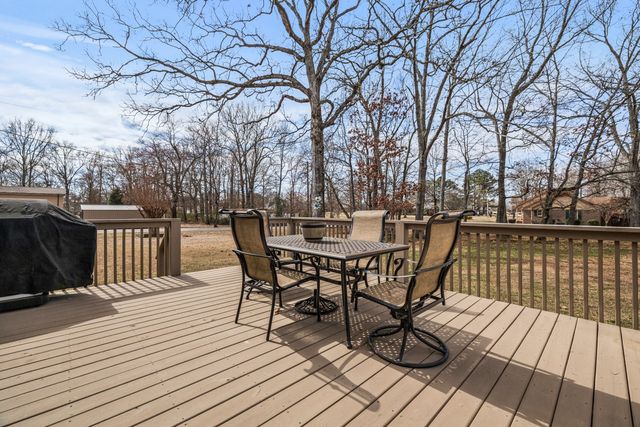 1002 N Beech Dr, Fayetteville, TN 37334