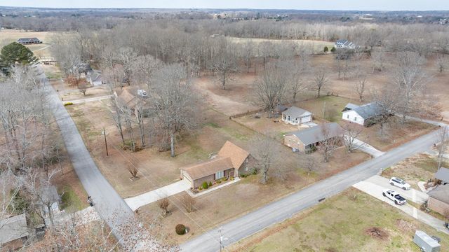 1002 N Beech Dr, Fayetteville, TN 37334