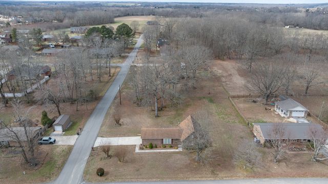 1002 N Beech Dr, Fayetteville, TN 37334