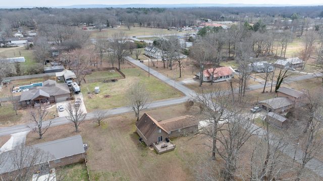 1002 N Beech Dr, Fayetteville, TN 37334