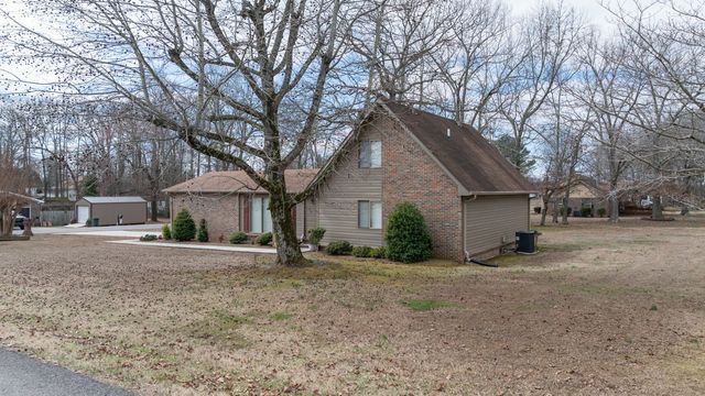 1002 N Beech Dr, Fayetteville, TN 37334