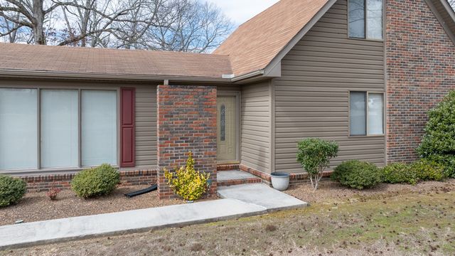 1002 N Beech Dr, Fayetteville, TN 37334