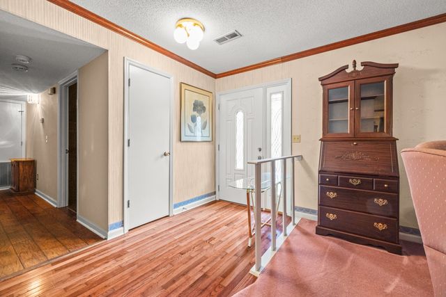 1002 N Beech Dr, Fayetteville, TN 37334