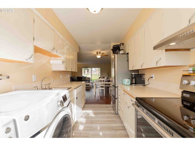 1935 Ne 19TH St, Gresham, OR 97030