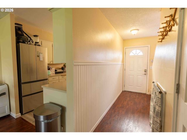 1935 Ne 19TH St, Gresham, OR 97030