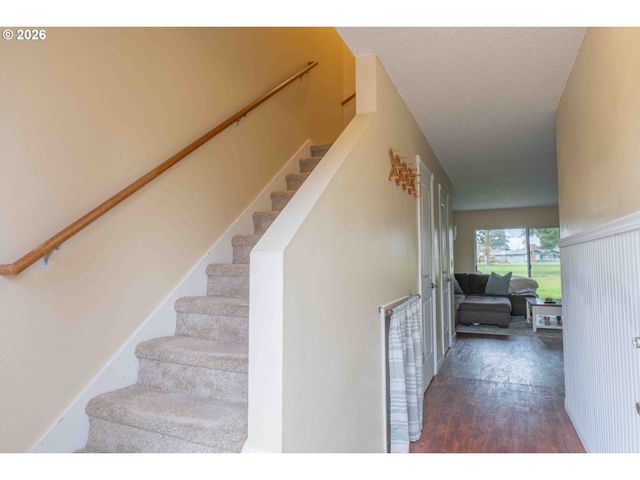 1935 Ne 19TH St, Gresham, OR 97030