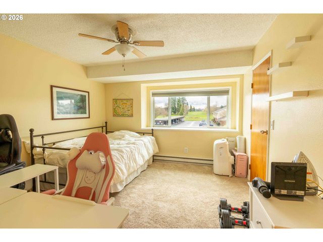 1935 Ne 19TH St, Gresham, OR 97030