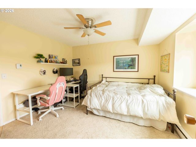 1935 Ne 19TH St, Gresham, OR 97030