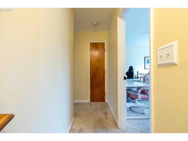 1935 Ne 19TH St, Gresham, OR 97030