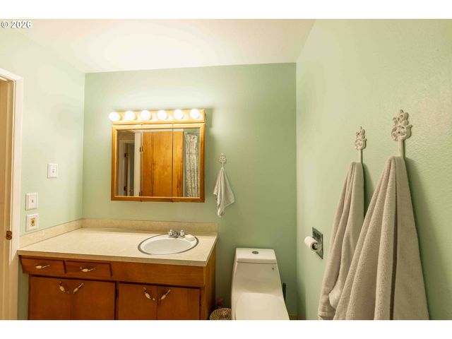 1935 Ne 19TH St, Gresham, OR 97030