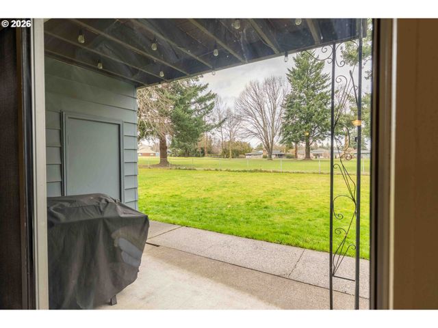 1935 Ne 19TH St, Gresham, OR 97030