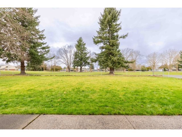 1935 Ne 19TH St, Gresham, OR 97030