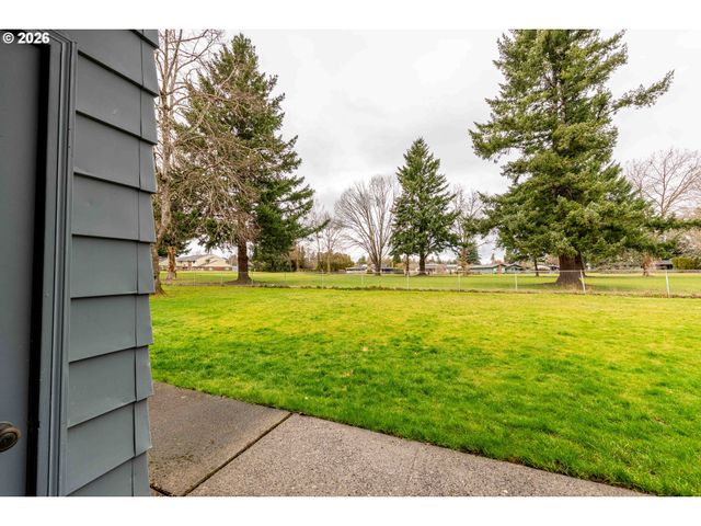 1935 Ne 19TH St, Gresham, OR 97030