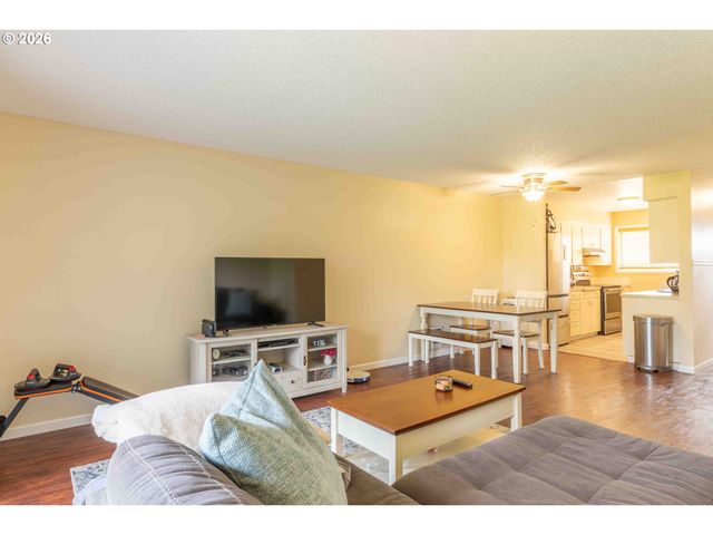 1935 Ne 19TH St, Gresham, OR 97030