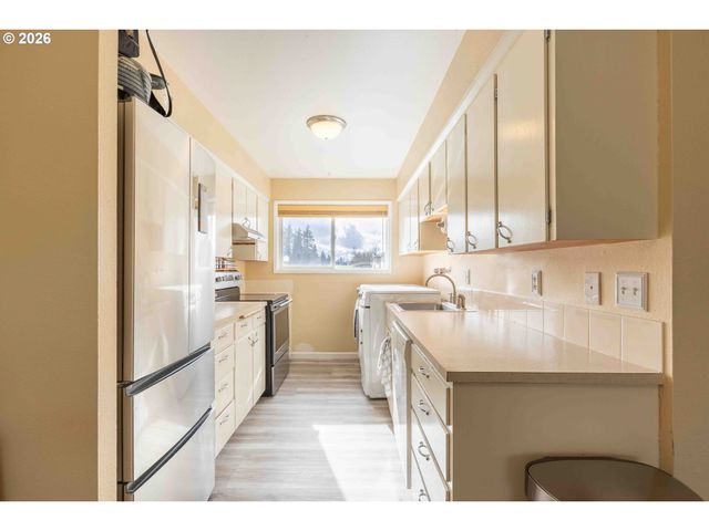 1935 Ne 19TH St, Gresham, OR 97030