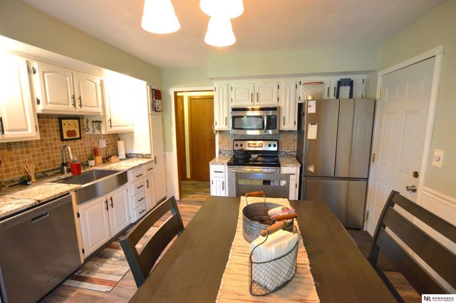 2909 S 52nd Street, Lincoln, NE 68506