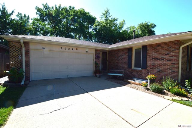 2909 S 52nd Street, Lincoln, NE 68506