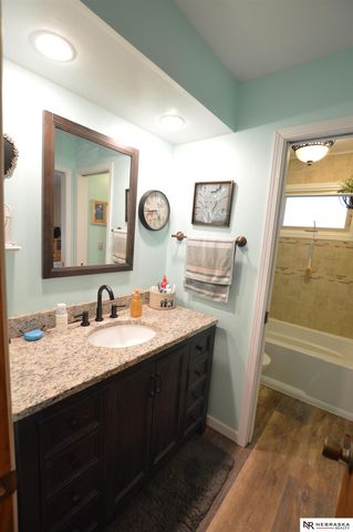 2909 S 52nd Street, Lincoln, NE 68506