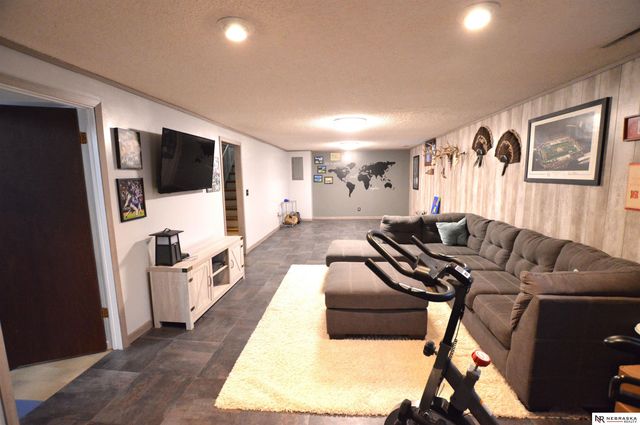 2909 S 52nd Street, Lincoln, NE 68506