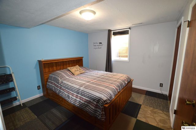 2909 S 52nd Street, Lincoln, NE 68506