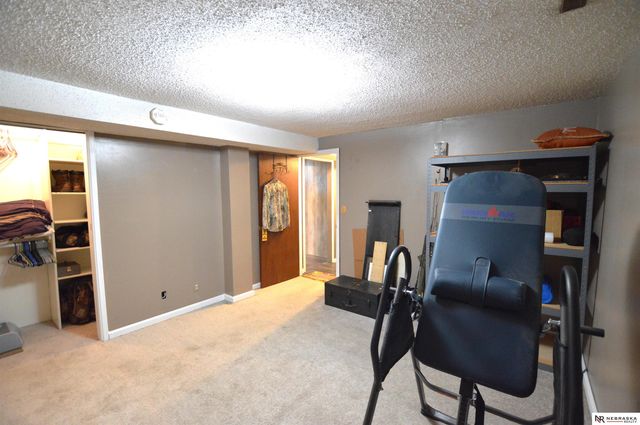 2909 S 52nd Street, Lincoln, NE 68506