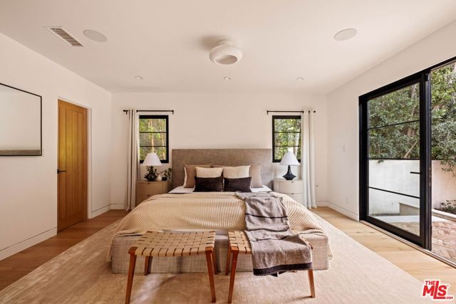 735 N Orlando Avenue, Los Angeles, CA 90069