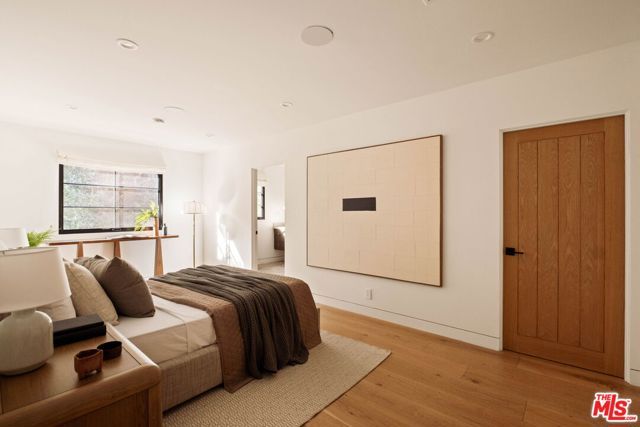 735 N Orlando Avenue, Los Angeles, CA 90069