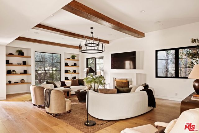 735 N Orlando Avenue, Los Angeles, CA 90069