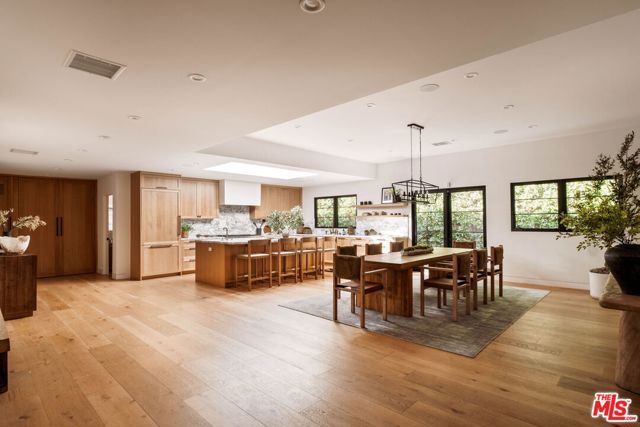 735 N Orlando Avenue, Los Angeles, CA 90069