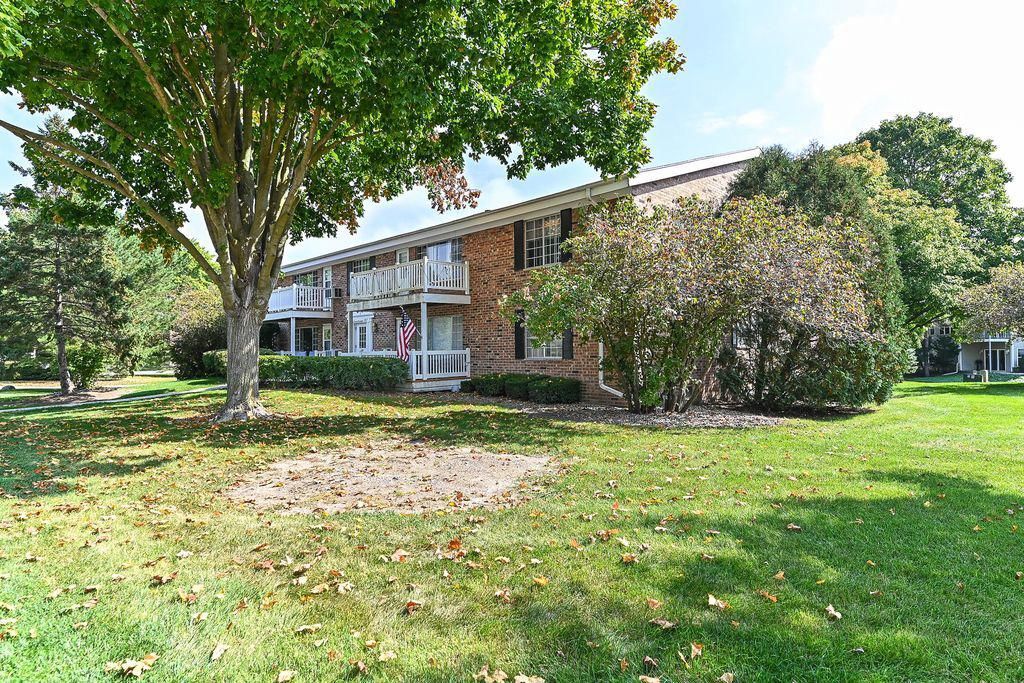 157 Linden LANE #8, Thiensville, WI 53092