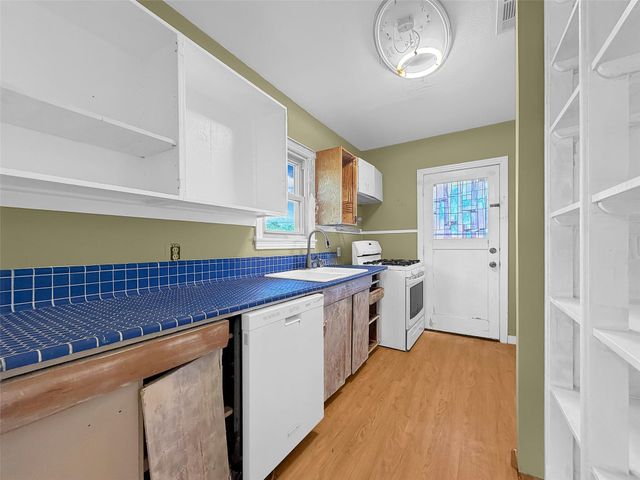 925 Longhollow RD, Dale, TX 78616