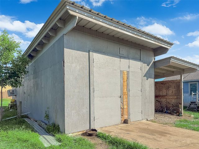925 Longhollow RD, Dale, TX 78616