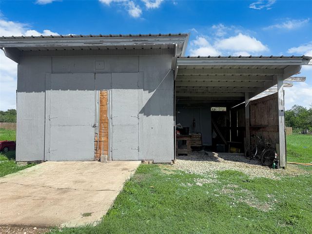 925 Longhollow RD, Dale, TX 78616