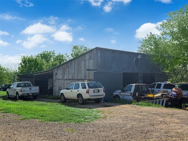 925 Longhollow RD, Dale, TX 78616
