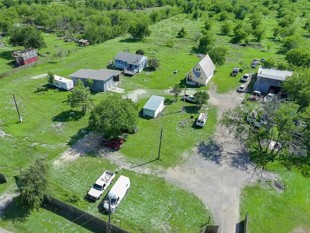 925 Longhollow RD, Dale, TX 78616