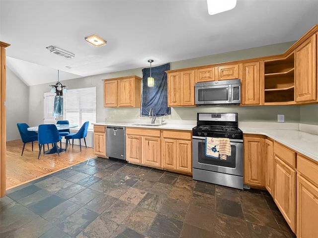 925 Longhollow RD, Dale, TX 78616