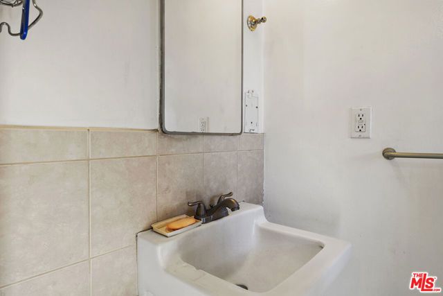 966 N Serrano Avenue, Los Angeles, CA 90029