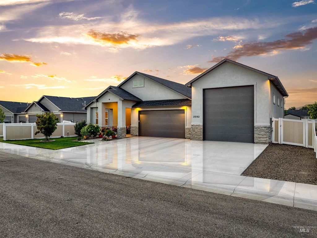 2592 E Jonagold Ct, Emmett, ID 83617