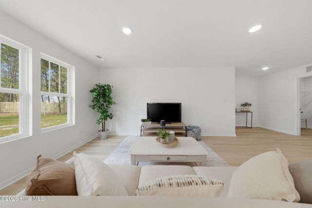 161 King Road, Jacksonville, NC 28540