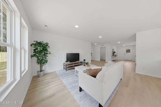 161 King Road, Jacksonville, NC 28540