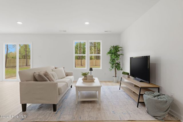 161 King Road, Jacksonville, NC 28540